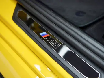 BMW M5 G60  SPEEDGELB CARBON  KERAMIK MPerformance