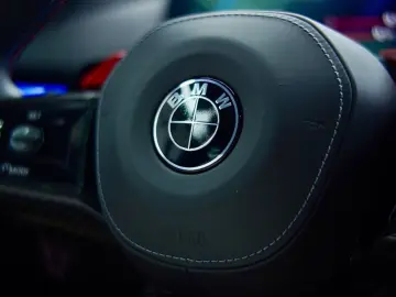 BMW M5 G60  SPEEDGELB CARBON  KERAMIK MPerformance