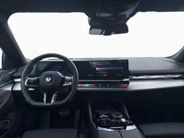 BMW 520dA xDr T M SPORT PRO Pano AHK 360  B&W