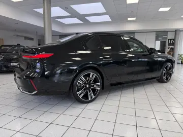 BMW 740 d xD M-Sport PANO-SKY SOFT B&W STHZG 360