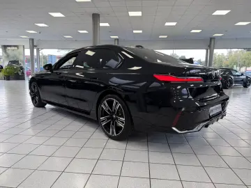 BMW 740 d xD M-Sport PANO-SKY SOFT B&W STHZG 360