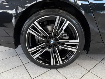 BMW 740 d xD M-Sport PANO-SKY SOFT B&W STHZG 360