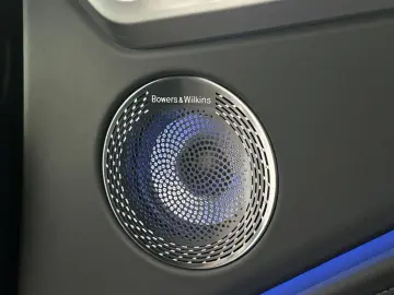 BMW XM MDriversPkg DAProf 360  B W AHK Massage 23
