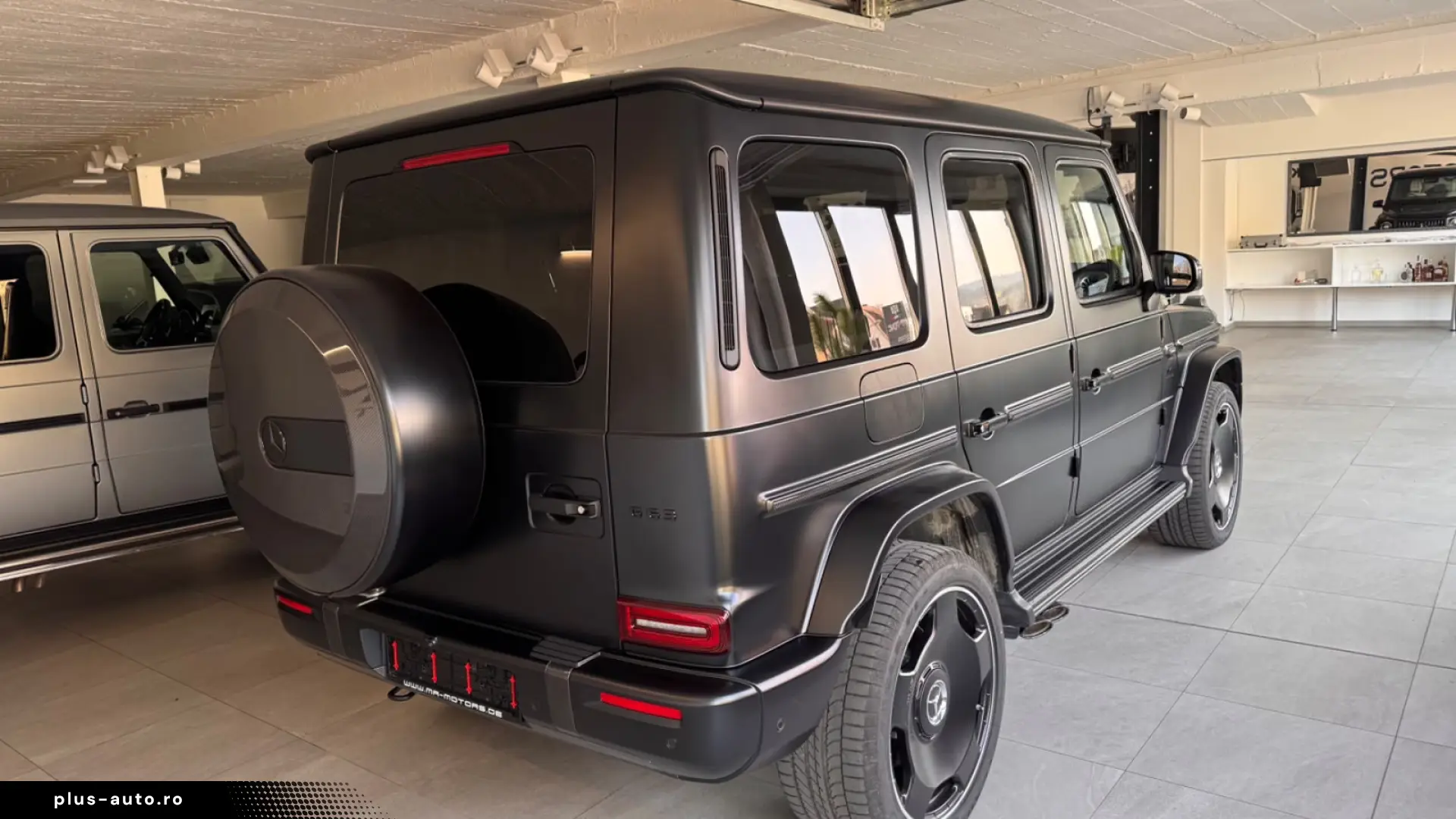 Mercedes-Benz G 63 AMG Carbon Leder weis Magno