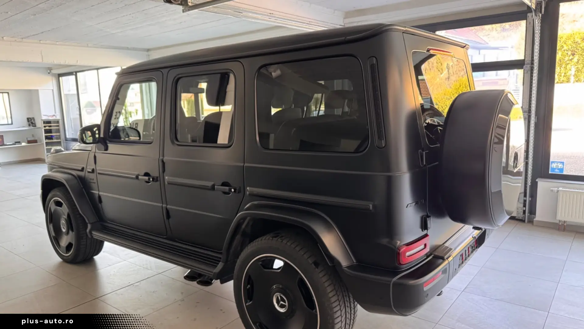 Mercedes-Benz G 63 AMG Carbon Leder weis Magno
