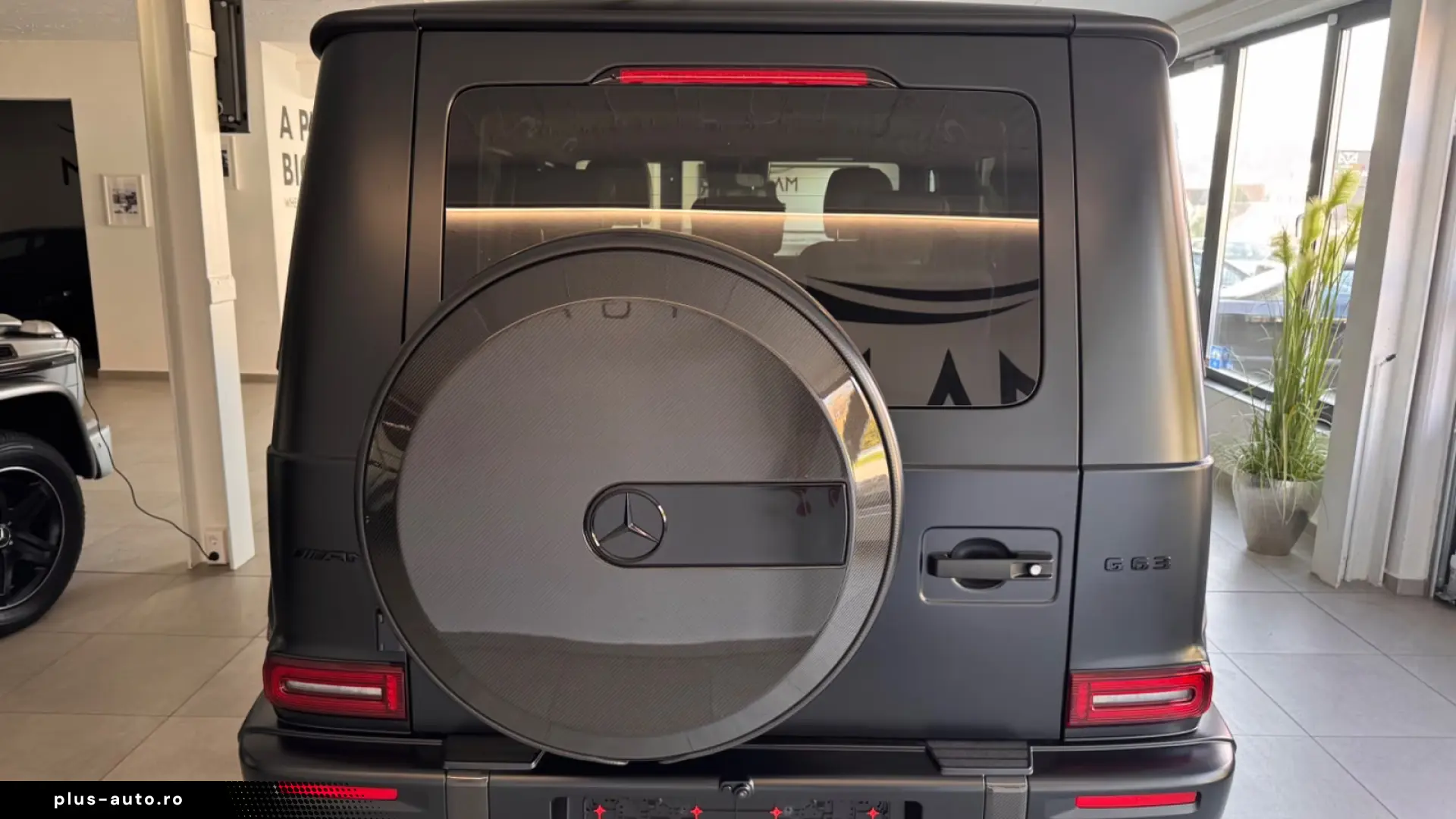 Mercedes-Benz G 63 AMG Carbon Leder weis Magno