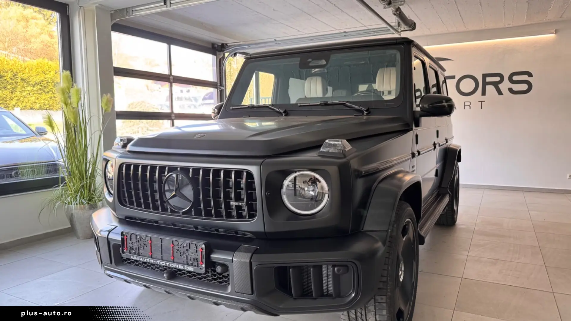 Mercedes-Benz G 63 AMG Carbon Leder weis Magno