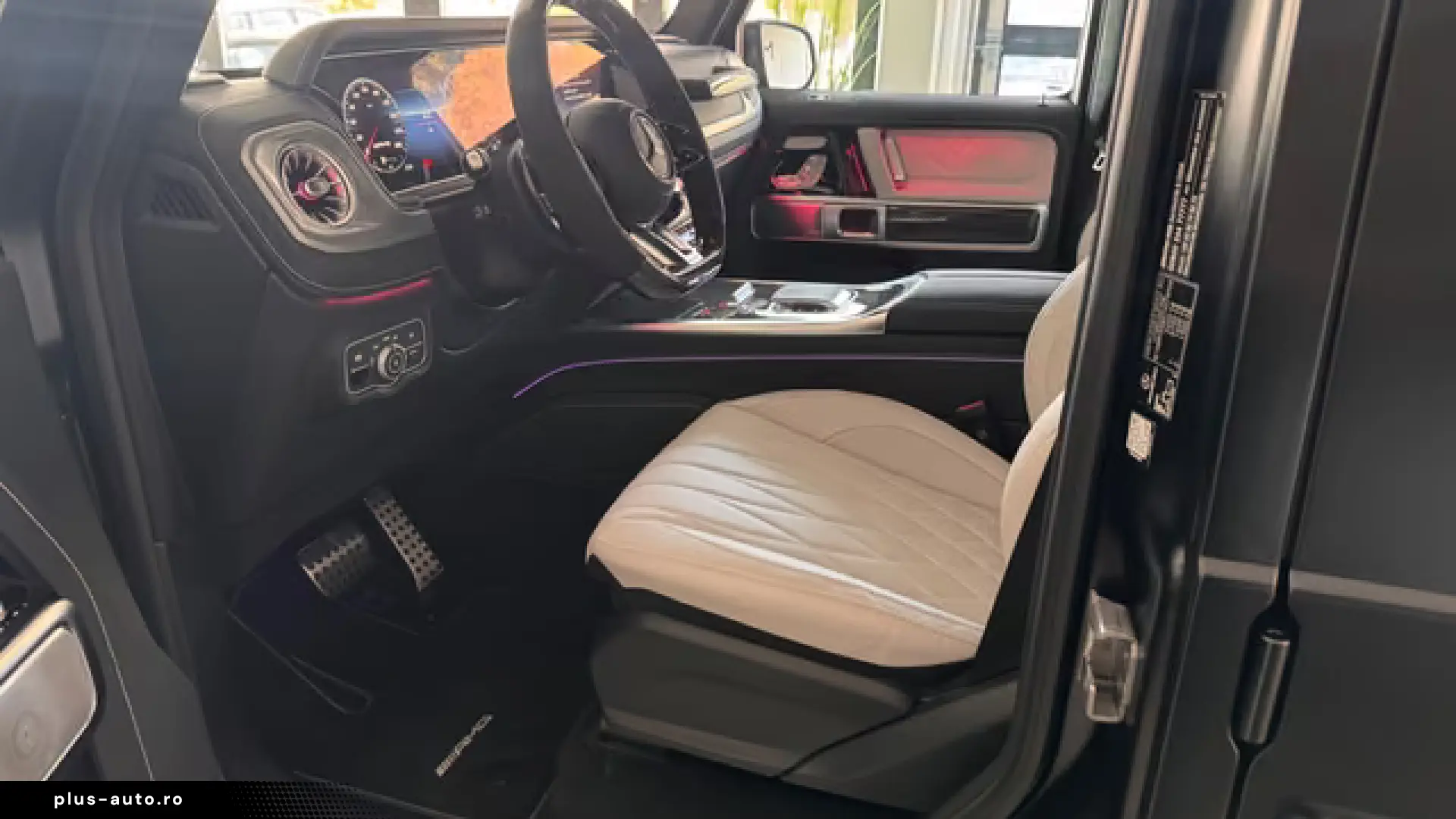 Mercedes-Benz G 63 AMG Carbon Leder weis Magno