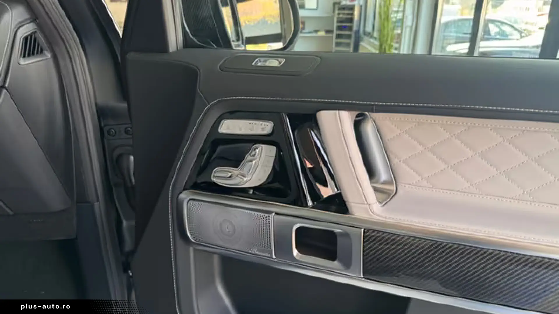 Mercedes-Benz G 63 AMG Carbon Leder weis Magno