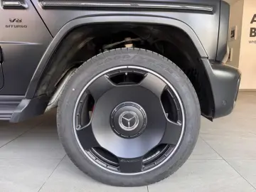 Mercedes-Benz G 63 AMG Carbon Leder weis Magno