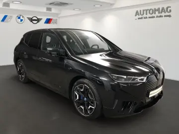 BMW iX xDrive50 AHK Laser Suite Panorama ACC 360
