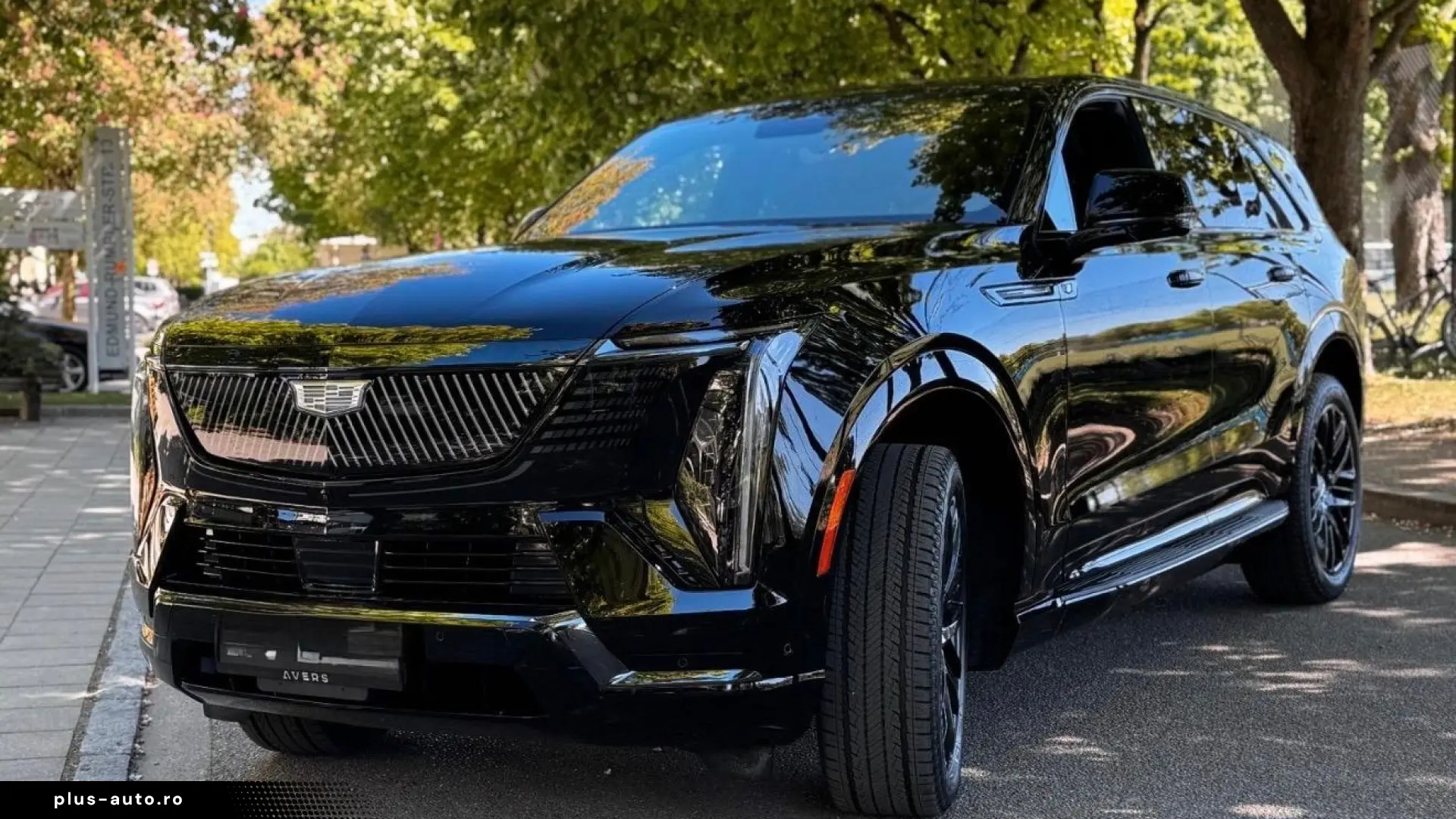 Cadillac Escalade IQ Premium Sport 7 Seater