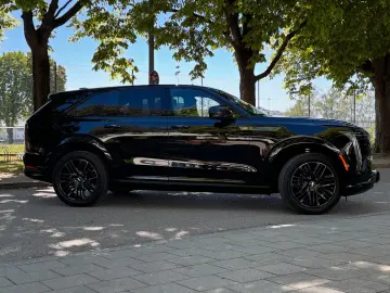 Cadillac Escalade IQ Premium Sport 7 Seater