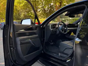 Cadillac Escalade IQ Premium Sport 7 Seater