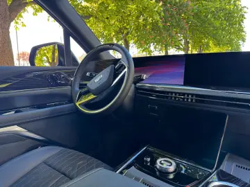 Cadillac Escalade IQ Premium Sport 7 Seater