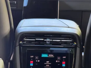 Cadillac Escalade IQ Premium Sport 7 Seater
