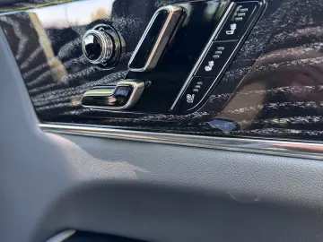 Cadillac Escalade IQ Premium Sport 7 Seater