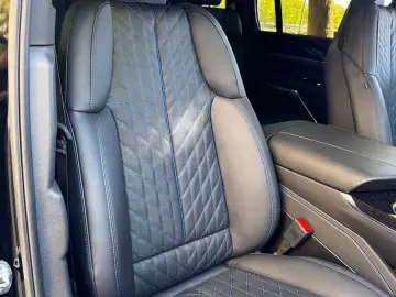 Cadillac Escalade IQ Premium Sport 7 Seater