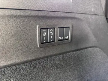 Cadillac Escalade IQ Premium Sport 7 Seater