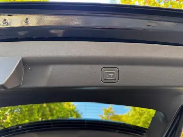 Cadillac Escalade IQ Premium Sport 7 Seater
