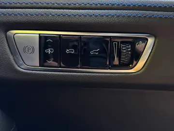 Cadillac Escalade IQ Premium Sport 7 Seater