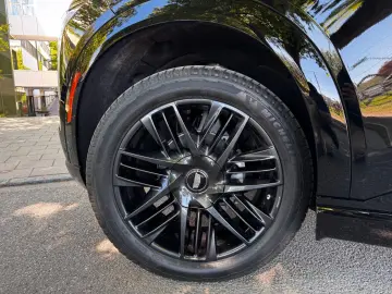 Cadillac Escalade IQ Premium Sport 7 Seater