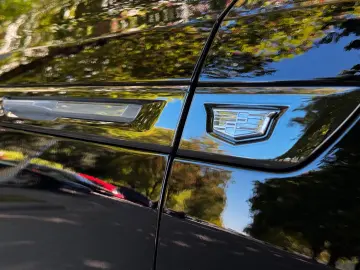 Cadillac Escalade IQ Premium Sport 7 Seater