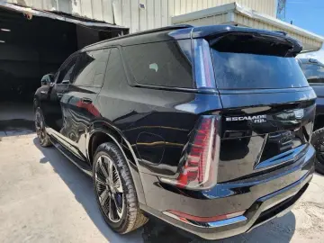 Cadillac Escalade IQ L Premium Sport