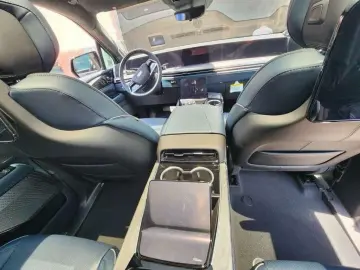 Cadillac Escalade IQ L Premium Sport