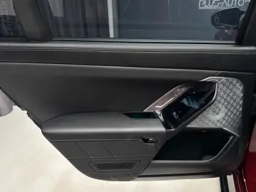 BMW M760e  HUD Pano Theatre  360 Stoc!!!