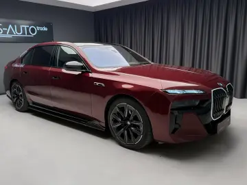 BMW M760e  HUD Pano Theatre  360 Stoc!!!