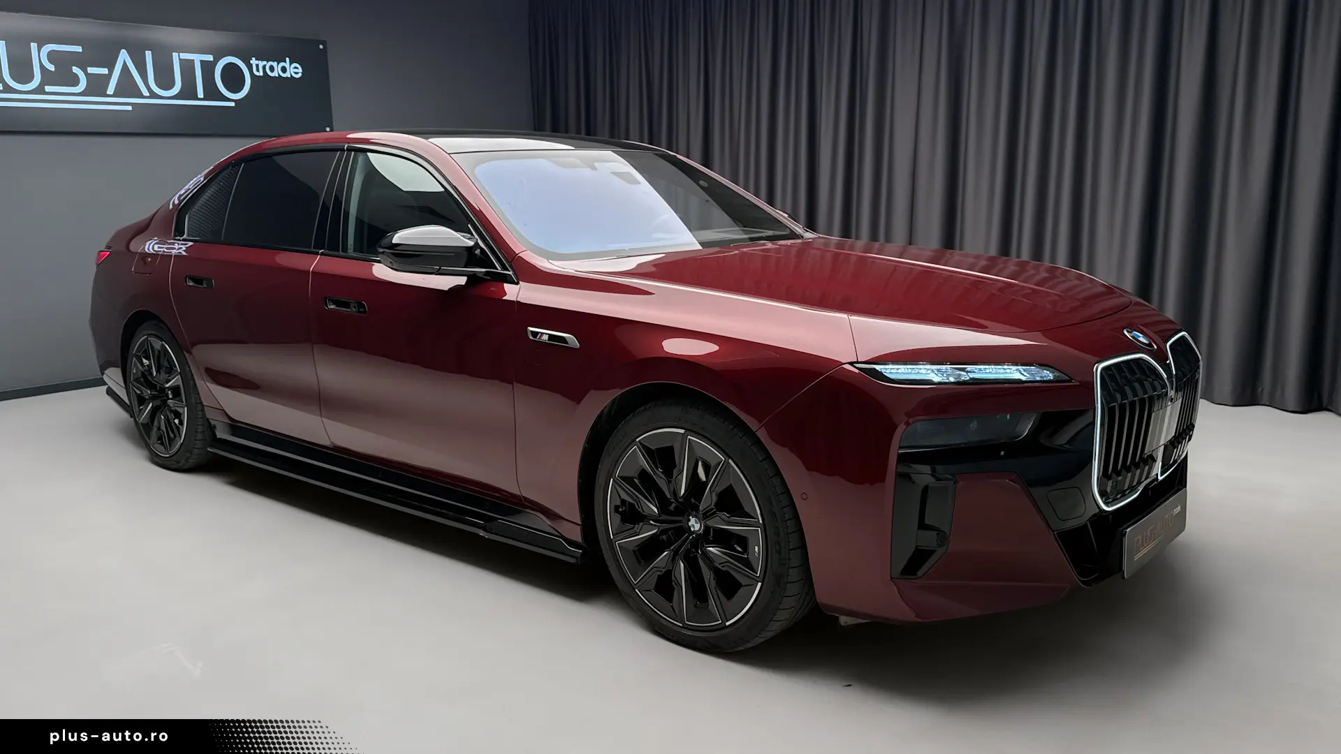 BMW M760e  HUD Pano Theatre  360 Stoc!!!