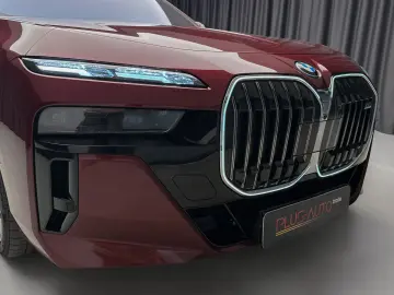 BMW M760e  HUD Pano Theatre  360 Stoc!!!