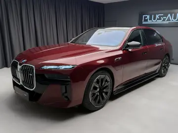 BMW M760e  HUD Pano Theatre  360 Stoc!!!