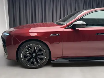 BMW M760e  HUD Pano Theatre  360 Stoc!!!