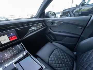 Audi Q8 55 TFSI  340 CP   S line interior exterior exclusive