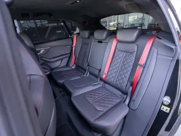 Audi Q8 55 TFSI  340 CP   S line interior exterior exclusive