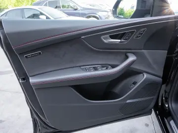 Audi Q8 55 TFSI  340 CP   S line interior exterior exclusive