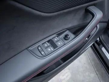 Audi Q8 55 TFSI  340 CP   S line interior exterior exclusive