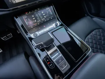 Audi Q8 55 TFSI  340 CP   S line interior exterior exclusive