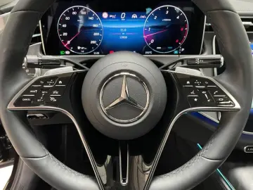 MERCEDES-BENZ E 450 d 4matic Exclusive Pano AIRMAT B…