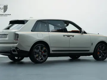 ROLLS ROYCE Cullinan TwinCoachline Starburst Bespoke
