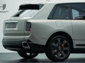 ROLLS ROYCE Cullinan TwinCoachline Starburst Bespoke