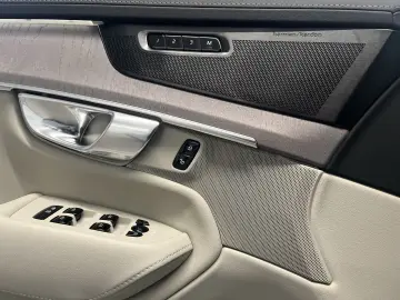 Volvo XC90 Plus Bright AWD - 7 Locuri