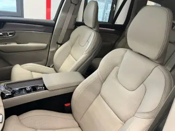 Volvo XC90 Plus Bright AWD - 7 Locuri