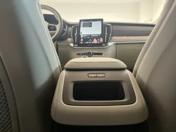 Volvo XC90 Plus Bright AWD - 7 Locuri