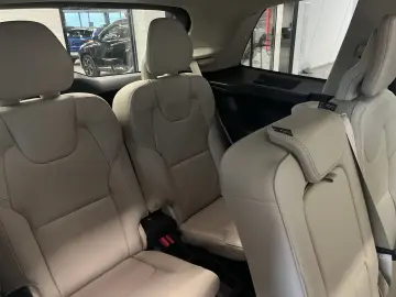 Volvo XC90 Plus Bright AWD - 7 Locuri