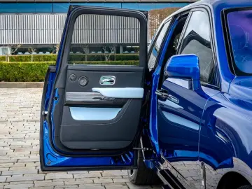 ROLLS ROYCE Cullinan Black Badge Series II 23  Lounge Seats