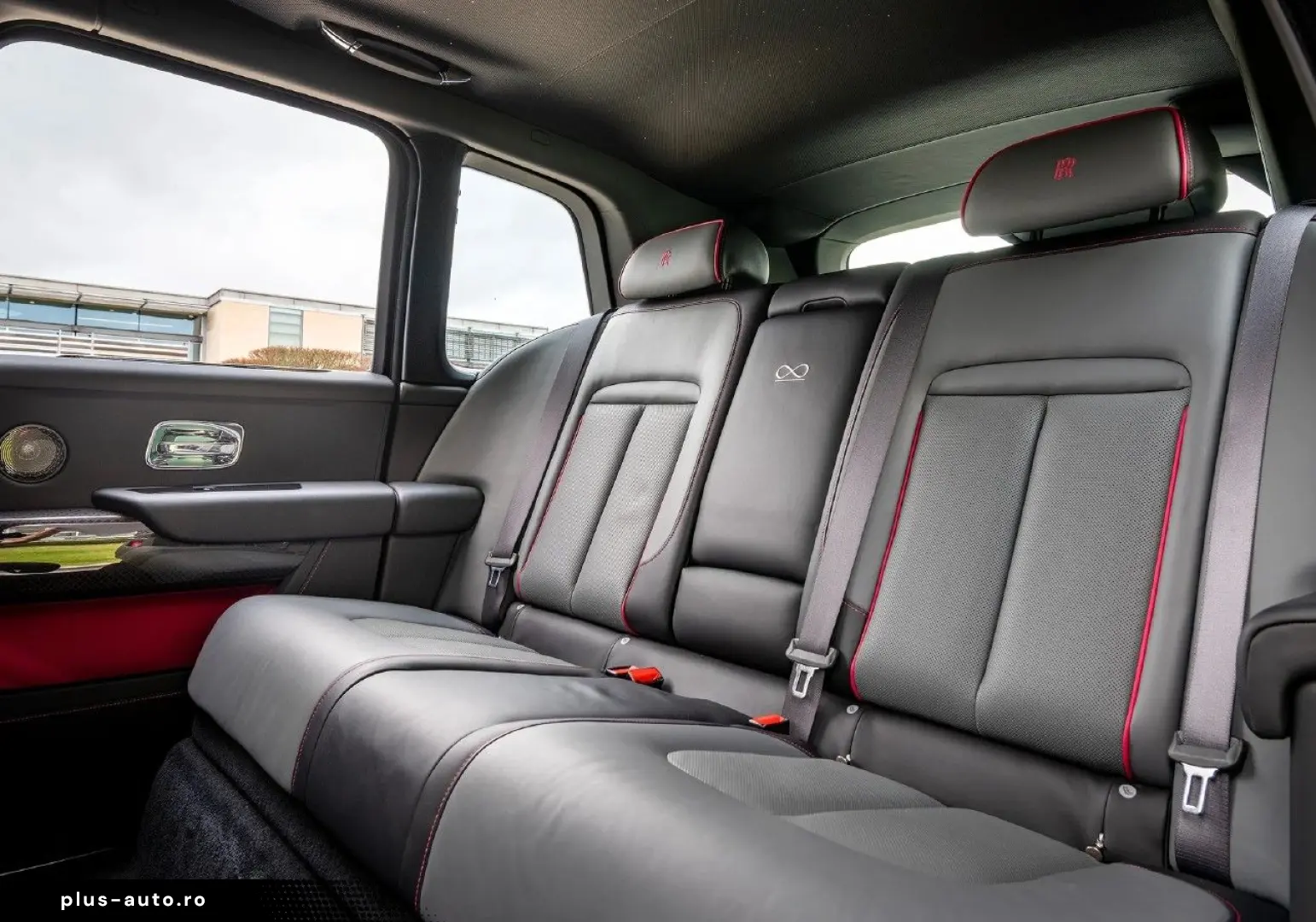 ROLLS ROYCE Cullinan Black Badge Series II 23  Lounge Seats