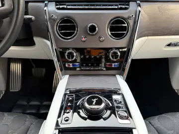 ROLLS ROYCE Cullinan 4 Seats Audio Series II heated&cooled